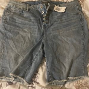 Bermuda Short Size 18